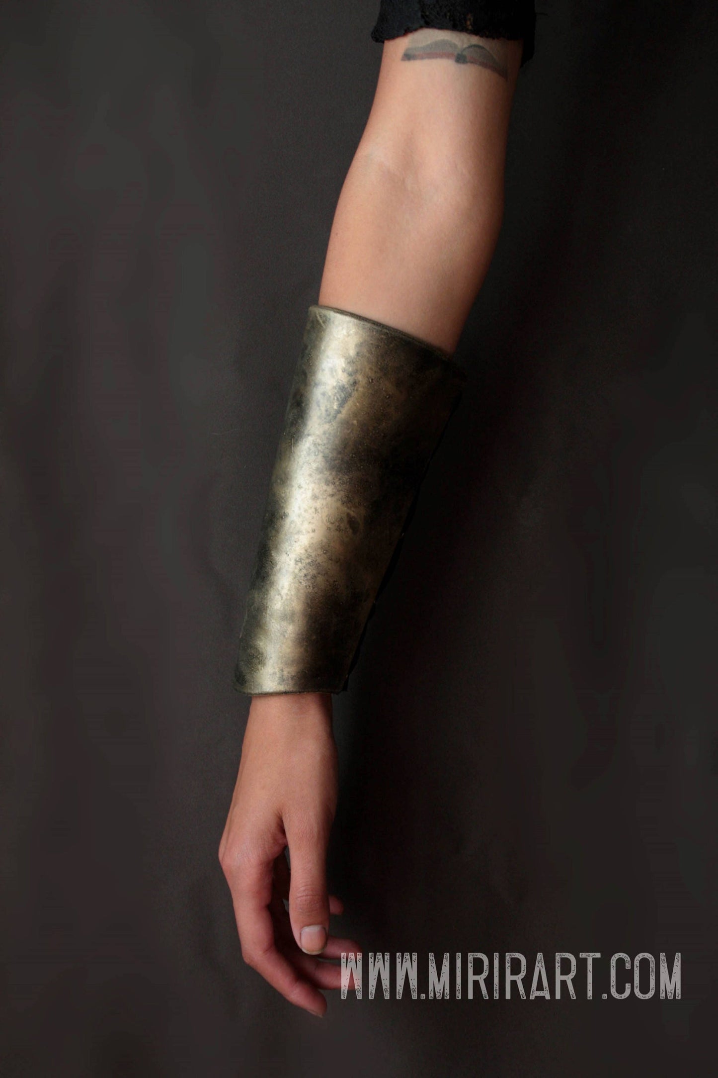 Basic Tall Bracer