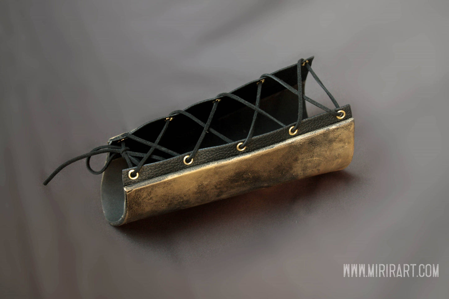 Basic Tall Bracer